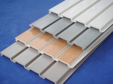 سعر جيد مرنة لوحات PVC Slatwall الداخلية لغرفة تخزين الطابق السفلي الانترنت