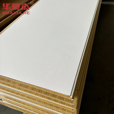 سعر جيد لوحة حائط WPC بيضاء سهلة التنظيف، ألواح ديكور WPC داخلية الانترنت