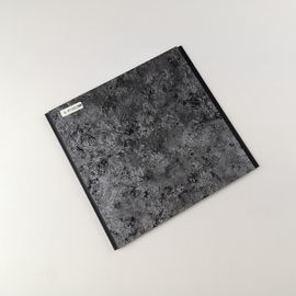 سعر جيد طباعة ديكور بولي كلوريد الفينيل الجدار الداخلية الكسوة ورقة PVC الجدار الأسود للفندق الانترنت