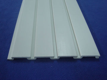 سعر جيد الراقية البلاستيك PVC Slatwall لوحات أداة التخزين مع خطاف الجدار السلط الانترنت