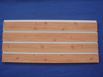 سعر جيد مقاوم للرطوبة 4ft 8ft PVC لوحات Slatwall لاعبا اساسيا مخصصة مع سطح الخشب الحبوب الانترنت