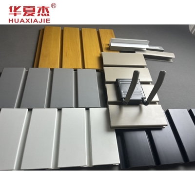 سطح أملس PVC Slatwall Panel المرآب لوحة مواد الديكور الداخلي