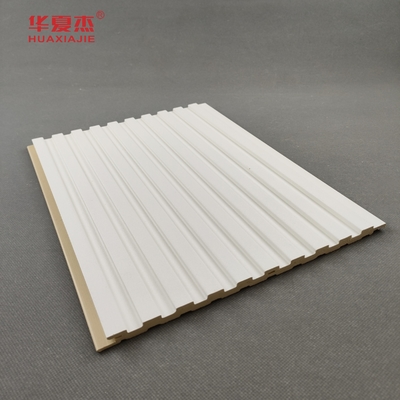 لوحة حائط من PVC عالية الجودة WPC التصميم الأبيض للسيارة