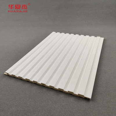 لوحة حائط من PVC عالية الجودة WPC التصميم الأبيض للسيارة