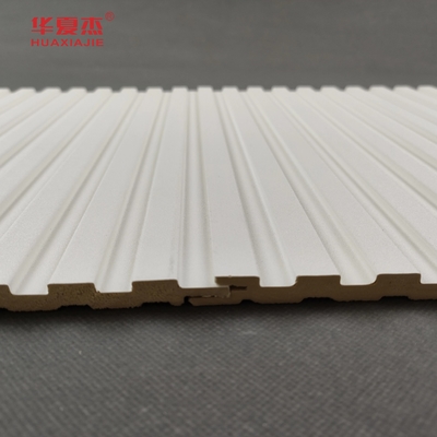 لوحة حائط من PVC عالية الجودة WPC التصميم الأبيض للسيارة