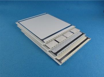 سعر جيد 55 ٪ - 80 ٪ UPVC لوحات الحائط ، لوحة الغلاف PVC ذات الاستخدام الداخلي مع حافة الفضة الانترنت