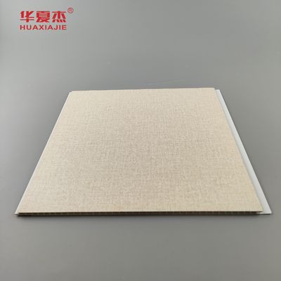 سعر جيد ألواح جدران PVC جديدة بتصميم مغلف 250x5 مم بنقش خشبي لأسقف الديكور الداخلي الانترنت